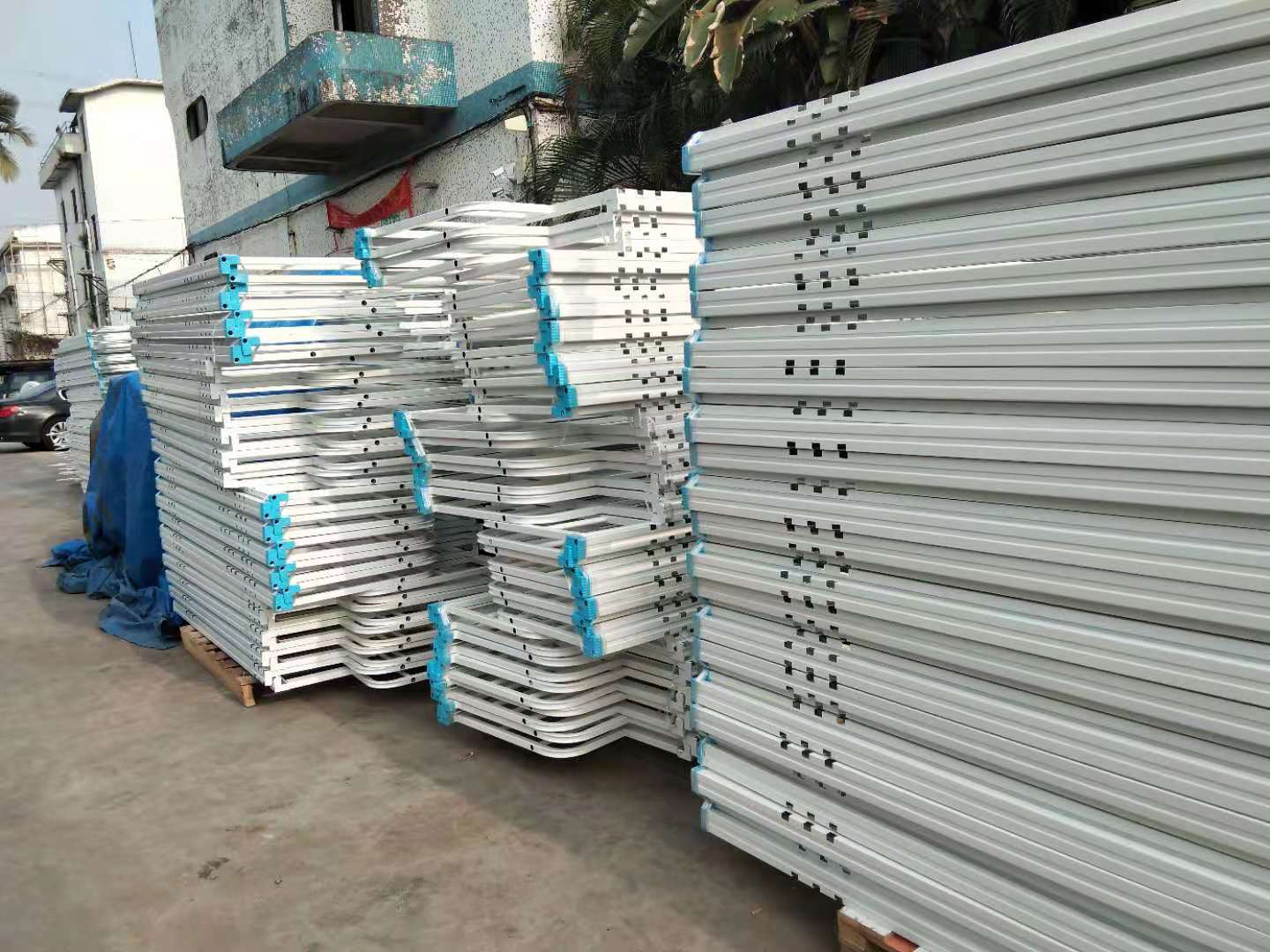 學生公寓床是卡扣好還是螺絲好？