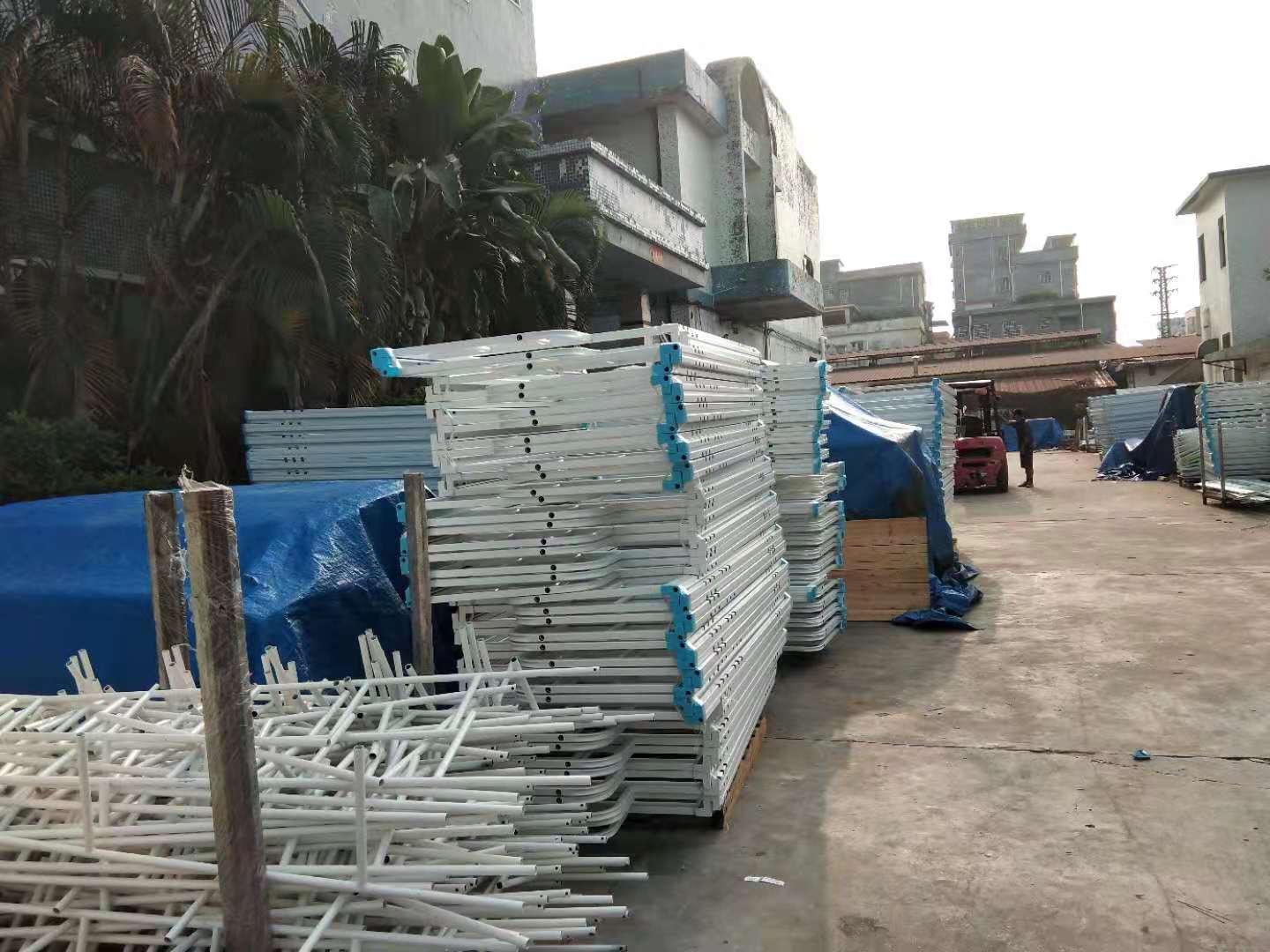 學生公寓床是卡扣好還是螺絲好？