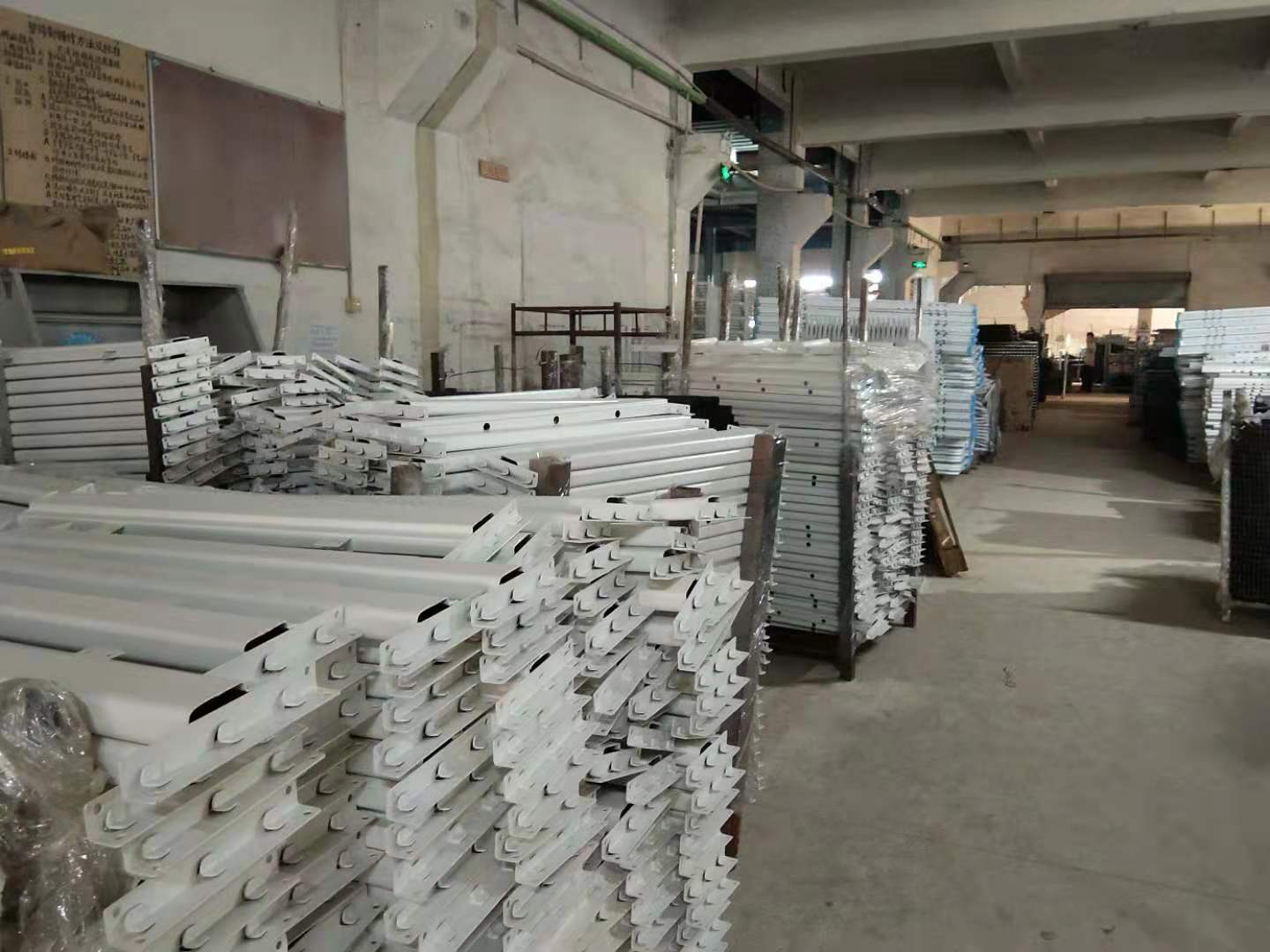 署假之際，我們正在做學校宿舍雙層鐵床！