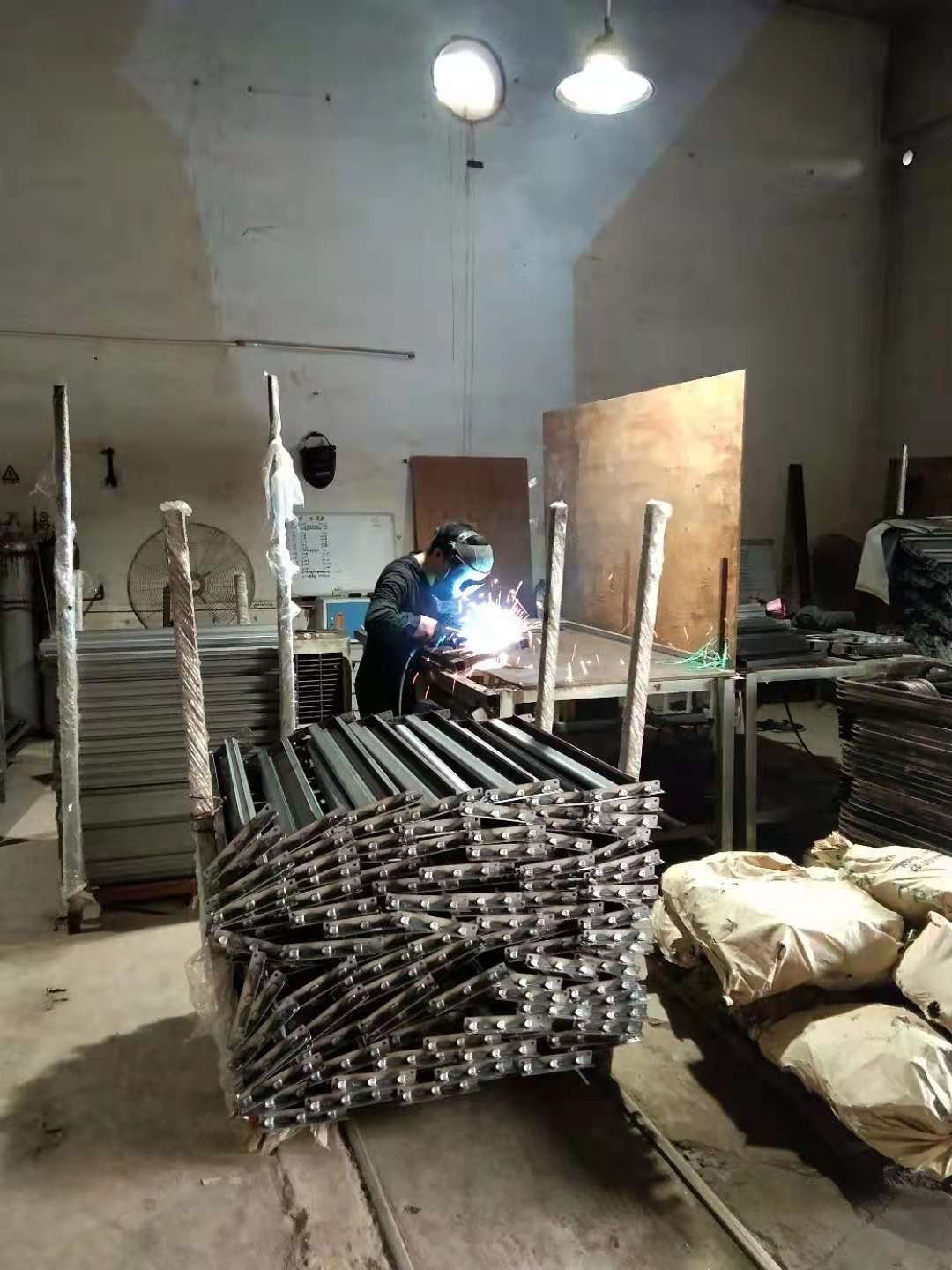 宿舍雙層鐵床生產制造工藝